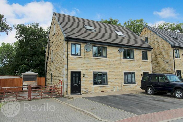 3 Bedroom Semi-Detached House To Rent In Fox Park Lane, Rochdale, OL16