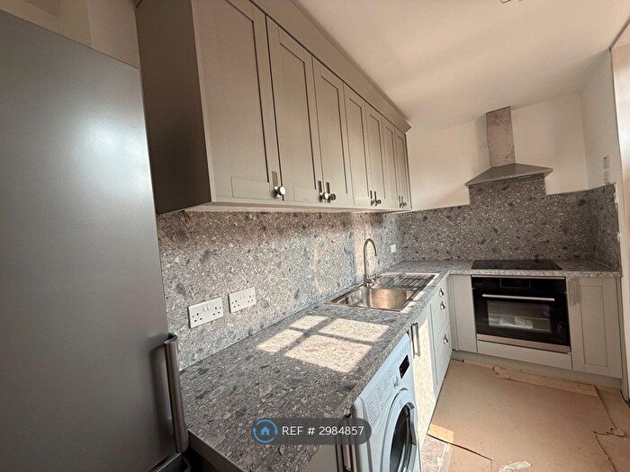 2 Bedroom Flat To Rent In Readings Court, Birmingham, B13