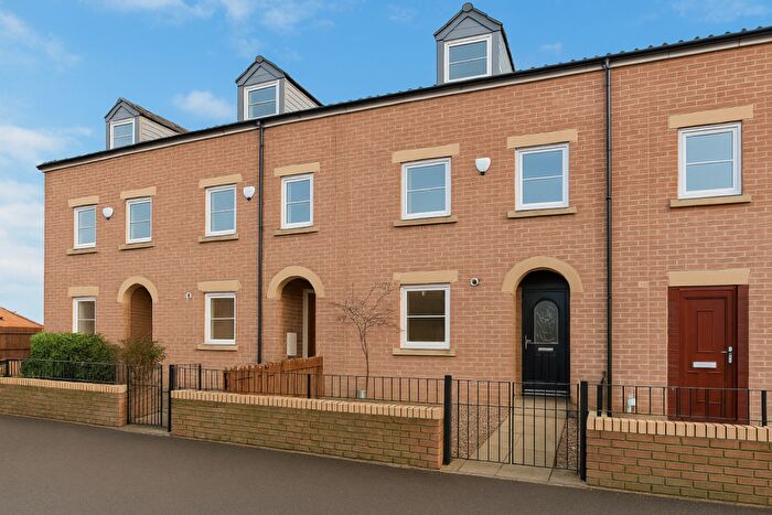 4 Bedroom Town House For Sale In St. Lukes Place, Ferryhill, DL17