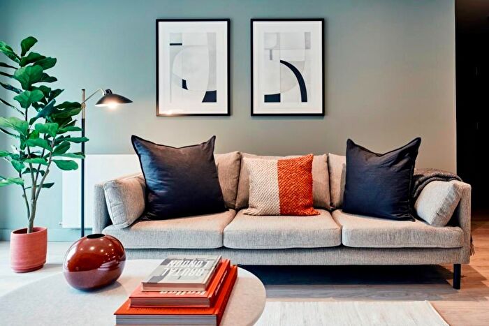 2 Bedroom Flat To Rent In Solasta Riverside, Clyde Place, Glasgow, G5