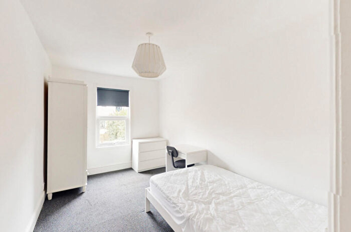 2 Bedroom Apartment To Rent In Lower Bristol Road, BA2