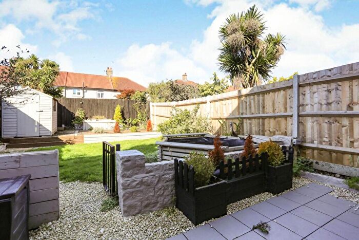 3 Bedroom Terraced House To Rent In Newhaven Gardens London, SE9