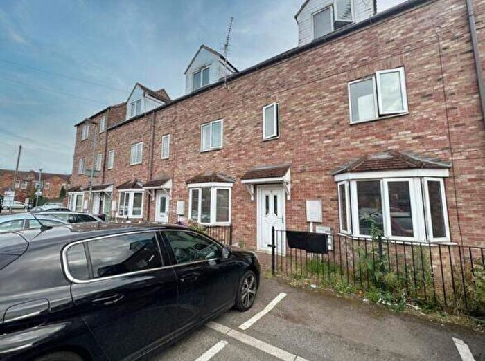 3 Bedroom Town House To Rent In Parish Mews, Gainsborough, DN21