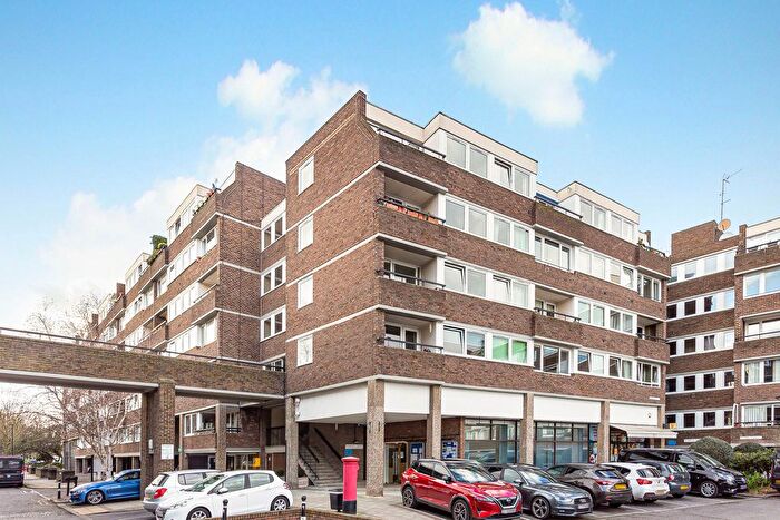 1 Bedroom Flat For Sale In Justin Close, Brentford, TW8