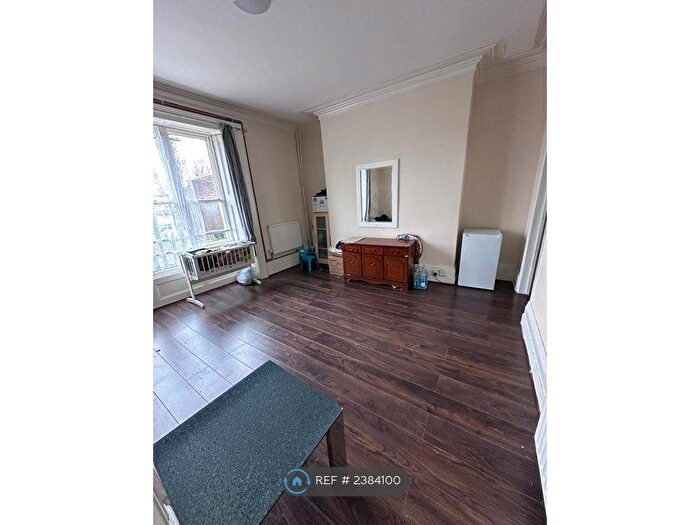 1 Bedroom Flat To Rent In Clifton Place, Newport, NP20