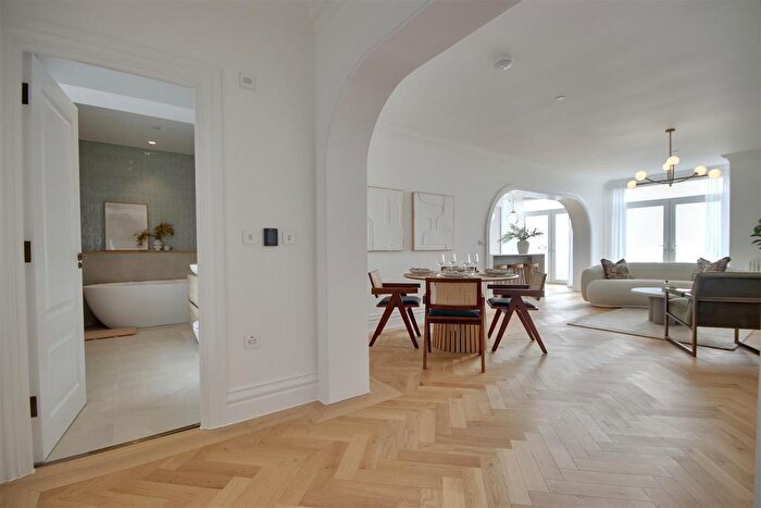 2 Bedroom Flat For Sale In St. Helens Parade, Southsea, PO4