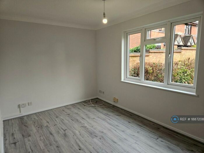 1 Bedroom Flat To Rent In Ladygrove Drive, Guildford, GU4