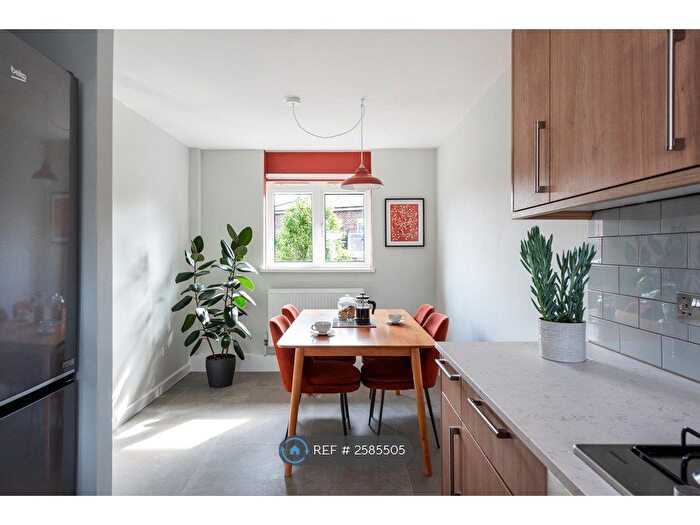 3 Bedroom Maisonette To Rent In Hungerford Road, London, N7