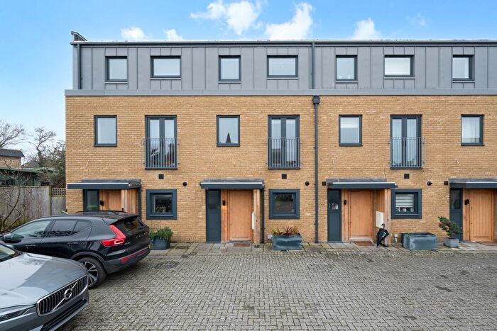 3 Bedroom Town House To Rent In Timberyard Mews, Worcester Park, KT4