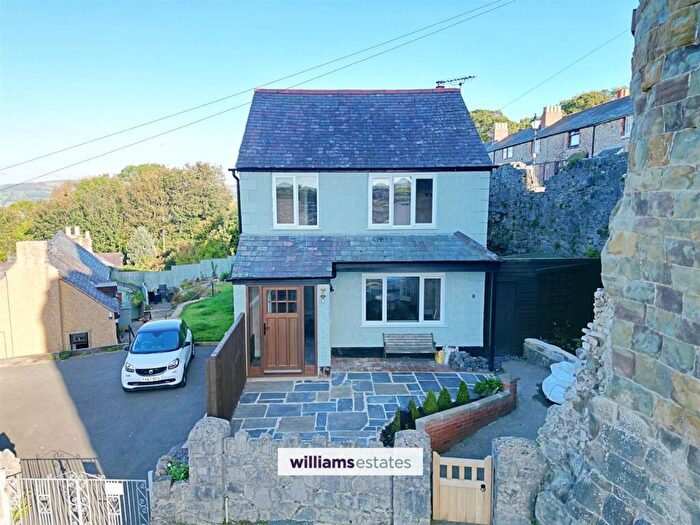 3 Bedroom House For Sale In Broomhill Lane, Denbigh, LL16