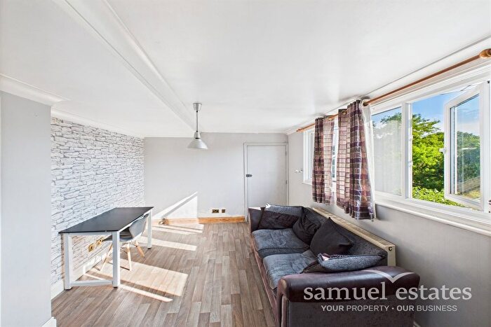 1 Bedroom Flat To Rent In The Avenue, Surbiton, KT5