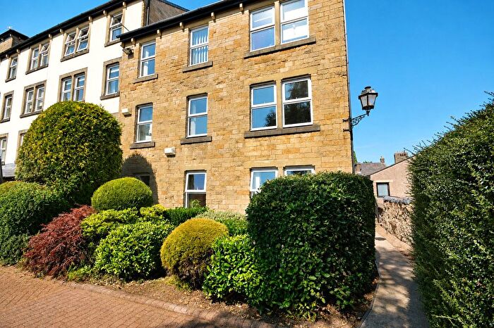 2 Bedroom Flat For Sale In Bowland Court, Clitheroe, Lancashire, BB7