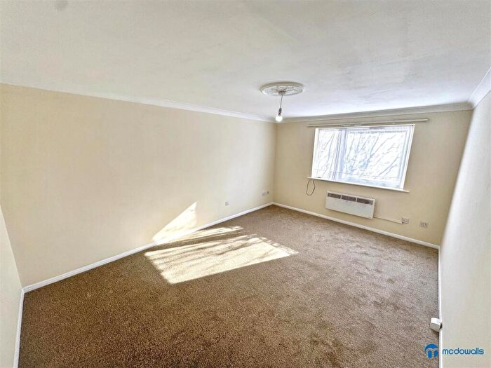 1 Bedroom Terraced House For Sale In Gurney Close, Barking, IG11