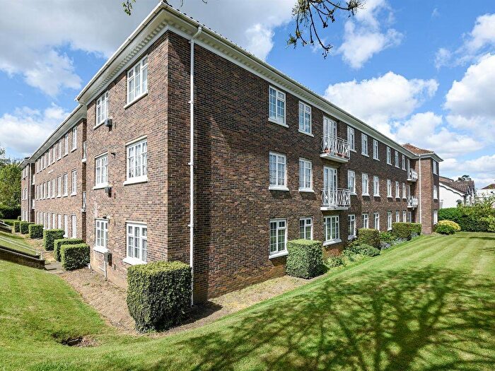 2 Bedroom Apartment To Rent In Addiscombe Road, Croydon, CR0