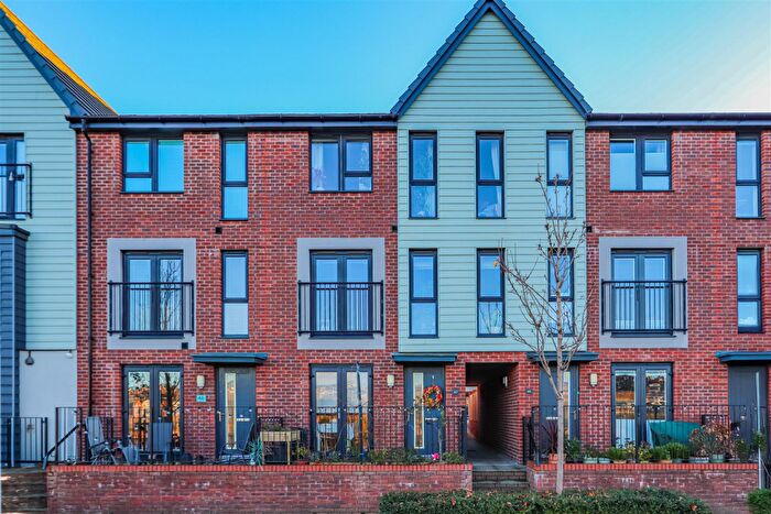 4 Bedroom House For Sale In Rhodfa Cambo, Barry, CF62