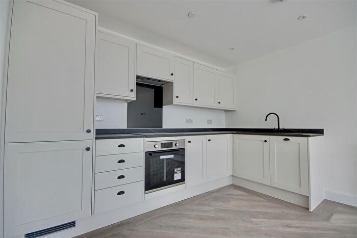 2 Bedroom Flat For Sale In Mumby Road, Gosport, PO12