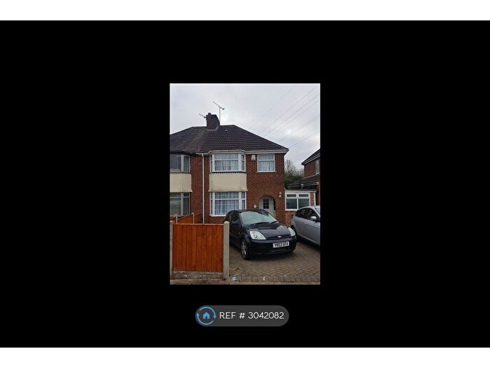 3 Bedroom Semi-Detached House To Rent In Broad Lane, Birmingham, B14