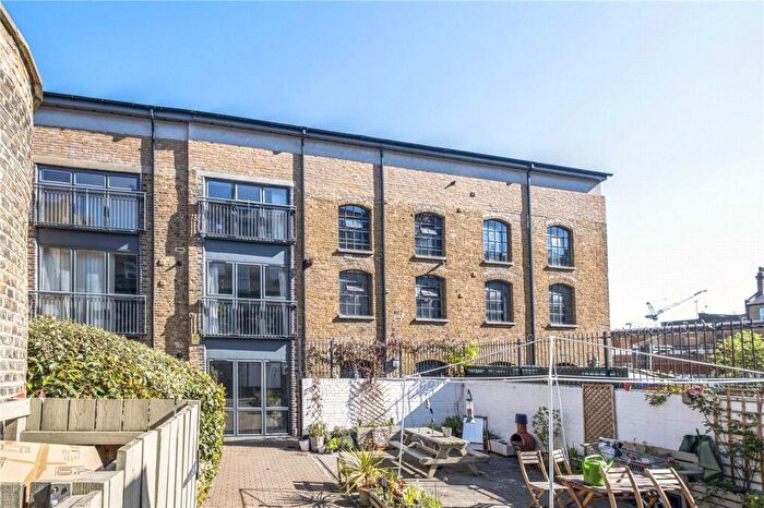1 Bedroom Apartment For Sale In New Cross Road, London, SE14