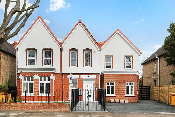 4 Bedroom Apartment To Rent In Grosvenor Avenue, Carshalton, SM5