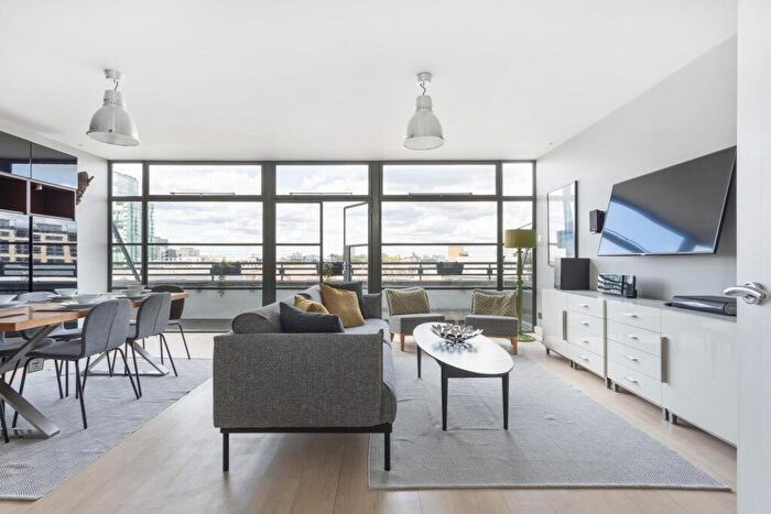 2 Bedroom Apartment To Rent In Exchange Building, Commercial Road, E1