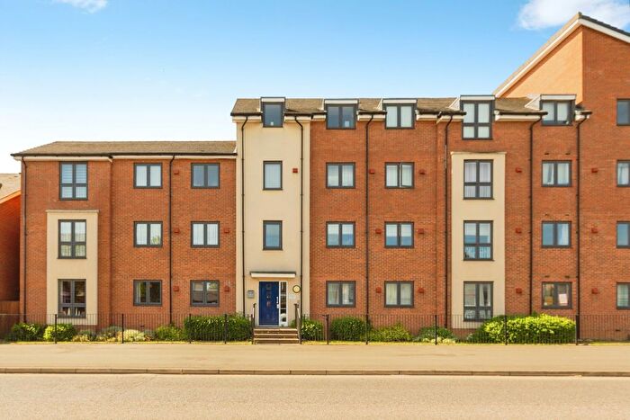 2 Bedroom Flat For Sale In Bicester Road, Aylesbury, Buckinghamshire, HP19