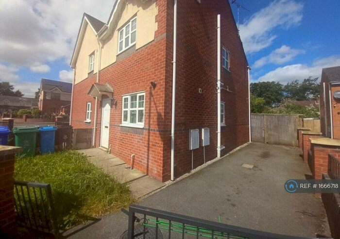 2 Bedroom Semi-Detached House To Rent In Broadoak Drive, Manchester, M22