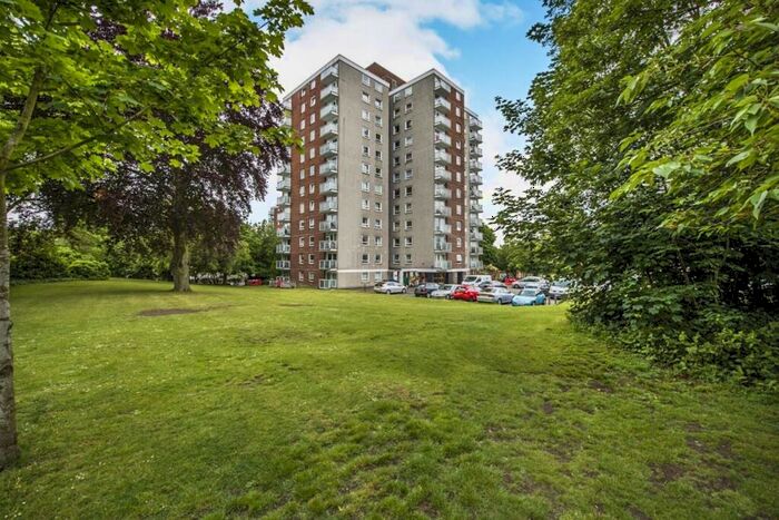 2 Bedroom Flat To Rent In Basinghall Gardens, Sutton, Surrey, SM2