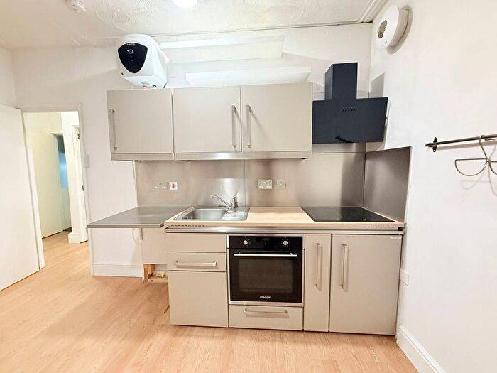 2 Bedroom Flat To Rent In Ilford, IG1