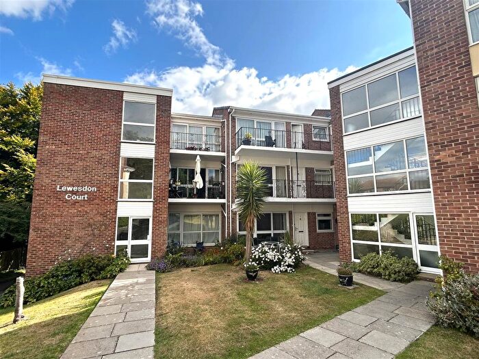 2 Bedroom Flat For Sale In Silver Street, Lyme Regis, DT7