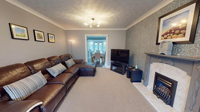 4 Bedroom Detached House For Sale In Tickhill Way, Rossington, Doncaster, DN11