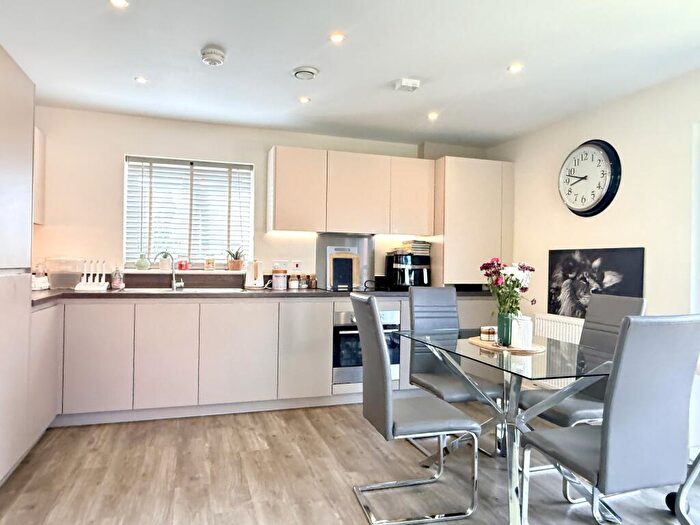2 Bedroom Flat For Sale In Pilots View, Chatham, ME4