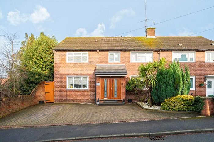 5 Bedroom House For Sale In Mulberry Close, Weybridge, KT13