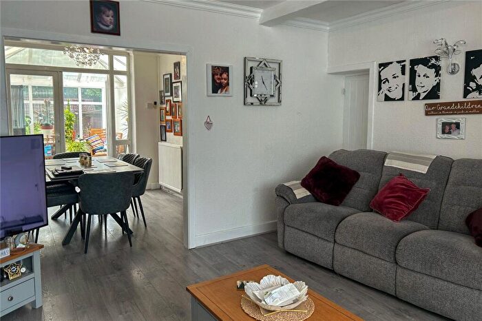 3 Bedroom Semi-Detached House For Sale In Walmersley Road, Manchester, Greater Manchester, M40
