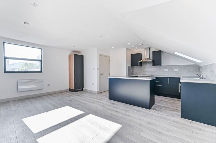 1 Bedroom Flat To Rent In Kidderminster Road, West Croydon, Croydon, CR0