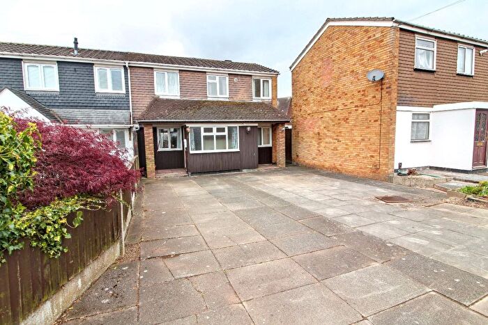 3 Bedroom Semi-Detached House To Rent In Ecclestone Road, Wolverhampton, WV11