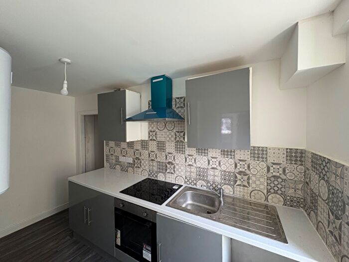 2 Bedroom Flat To Rent In Meadow Street, Hyde, SK14