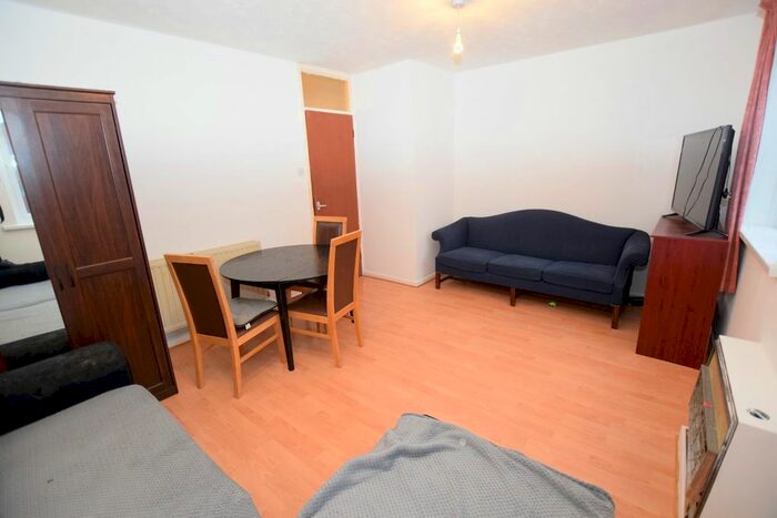 1 Bedroom Flat To Rent In Dixon Close, Beckton, E6