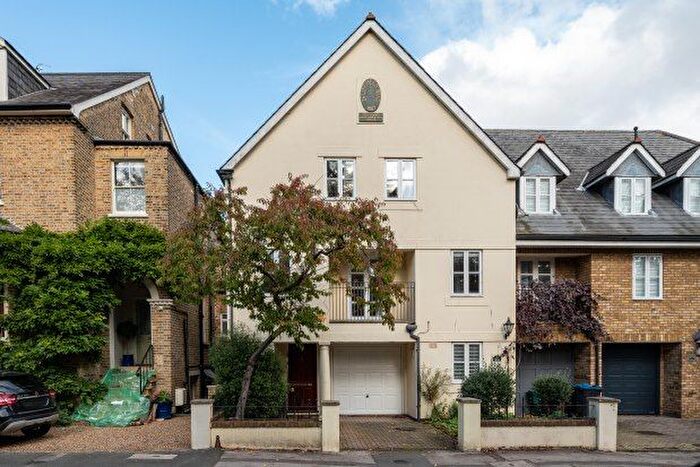 4 Bedroom Property To Rent In Lingfield Road, London, SW19