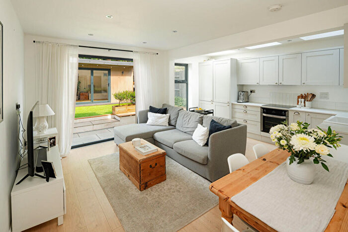 2 Bedroom Apartment For Sale In Herne Hill Road, London, SE24