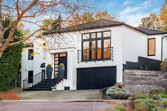 5 Bedroom Detached House To Rent In The Pastures, London, N20