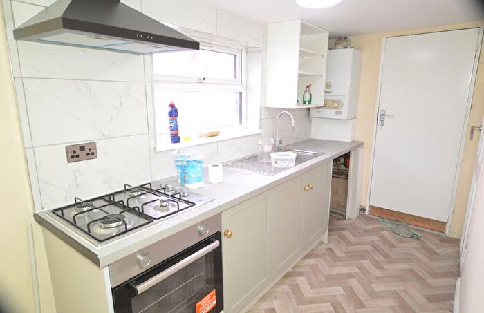 3 Bedroom Flat To Rent In High Street North, London, E6