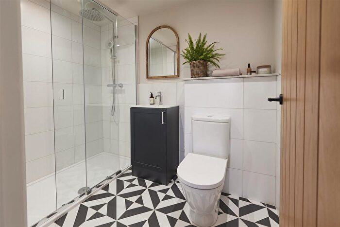 2 Bedroom Flat To Rent In Fore Street, Exeter, EX4