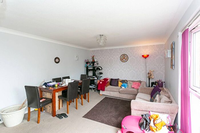 2 Bedroom Flat For Sale In Buttermere Place, Watford, WD25