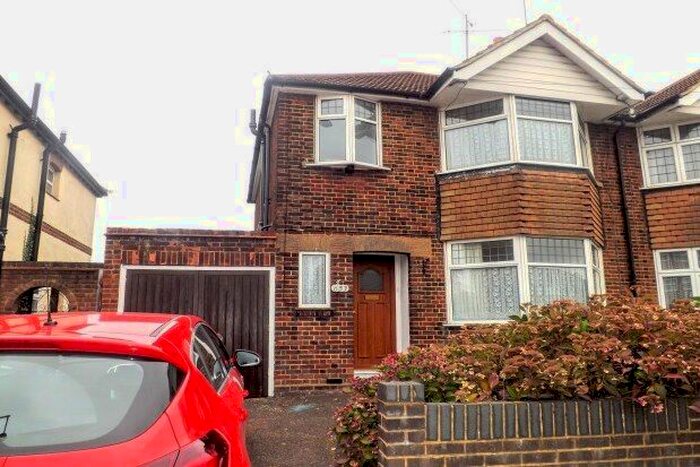 3 Bedroom Property To Rent In Hitchin Road, Luton, LU2