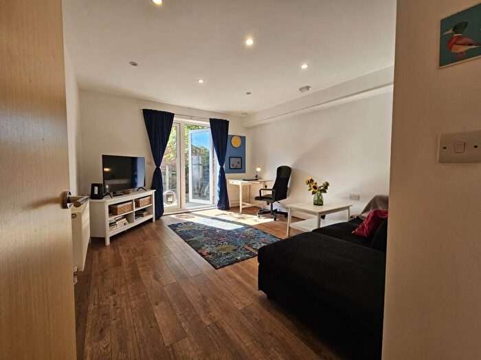 1 Bedroom Flat For Sale In Poppy Drive, Enfield, EN3
