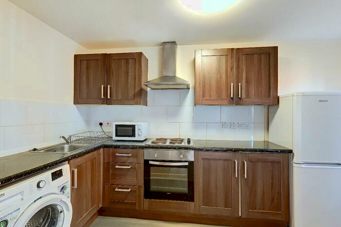 2 Bedroom Flat To Rent In - Berwick Street, L6