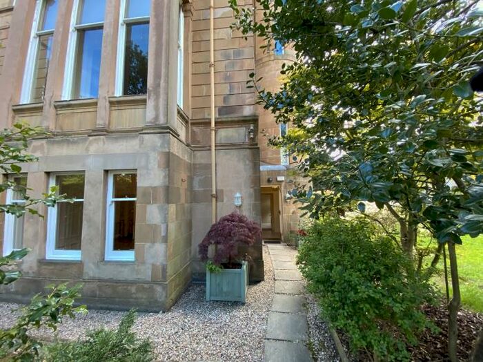 3 Bedroom Ground Flat To Rent In A Westbourne Gardens, G12