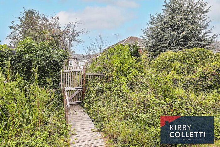 1 Bedroom Detached Bungalow For Sale In Eldon Road, Hoddesdon, EN11