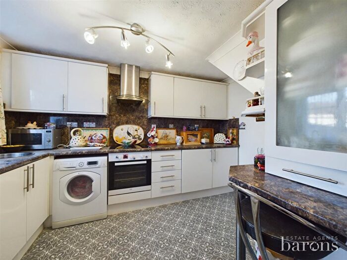 3 Bedroom End Of Terrace House For Sale In Bach Close, Brighton Hill, Basingstoke, RG22