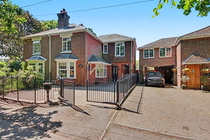 3 Bedroom Semi-Detached House For Sale In Vicarage Lane, Curdridge, SO32